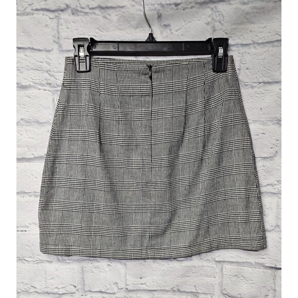 JOHN GALT S BLACK WHITE HOUNDSTOOTH SLIT FRONT SHORT SKIRT - Picture 8 of 16